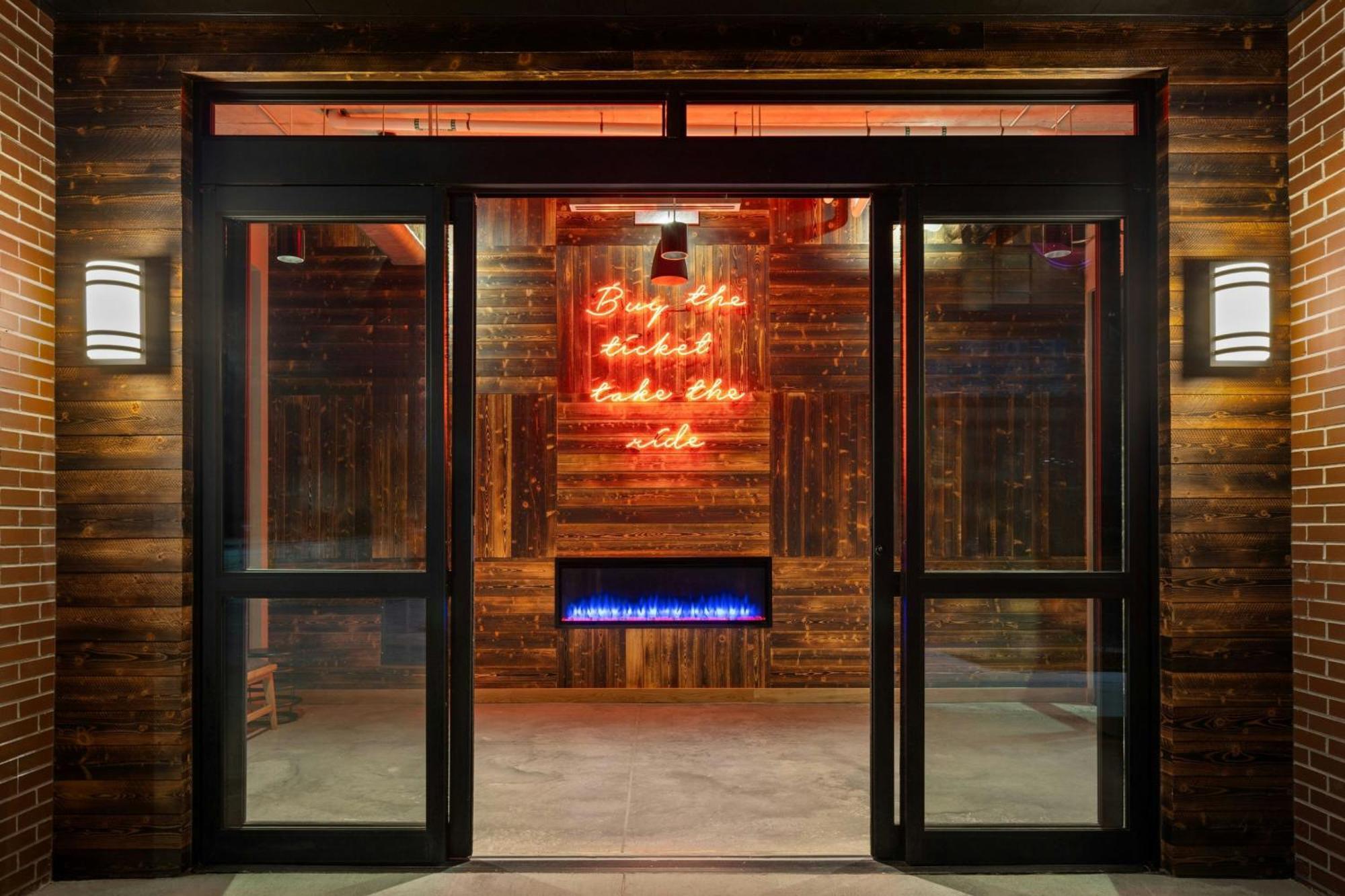 Hotel Moxy Omaha Downtown Exterior foto